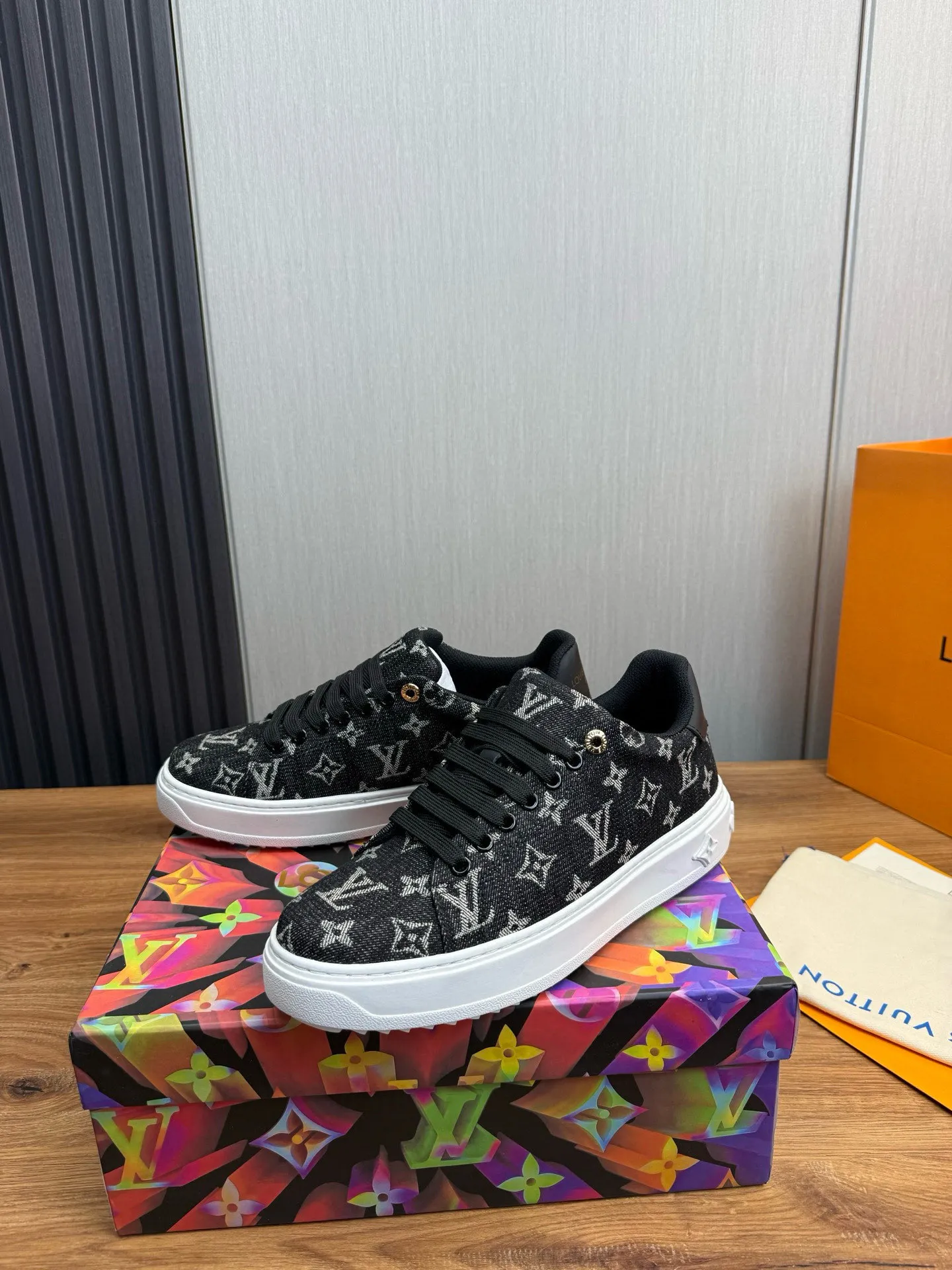 Factory price: 520💰LOUIS VUITTON [Louis VUITTON] The new trendy Lv is on the market🎁, casual and fashionable men's shoes👟The upper is made of imported original fabric + cowhide mesh lining, the original wear-resistant rubber outsole, the version is simple and elegant, exclusive for trendy men. Code number: 38-44, customized 45, 46